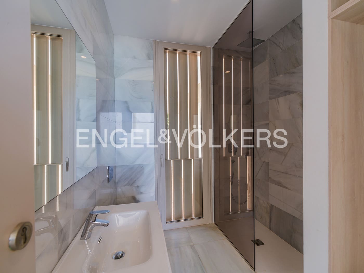 5 soverom Villa til salgs i El Campello med svømmebasseng garasje - € 4 500 000 (Ref: 9936755)