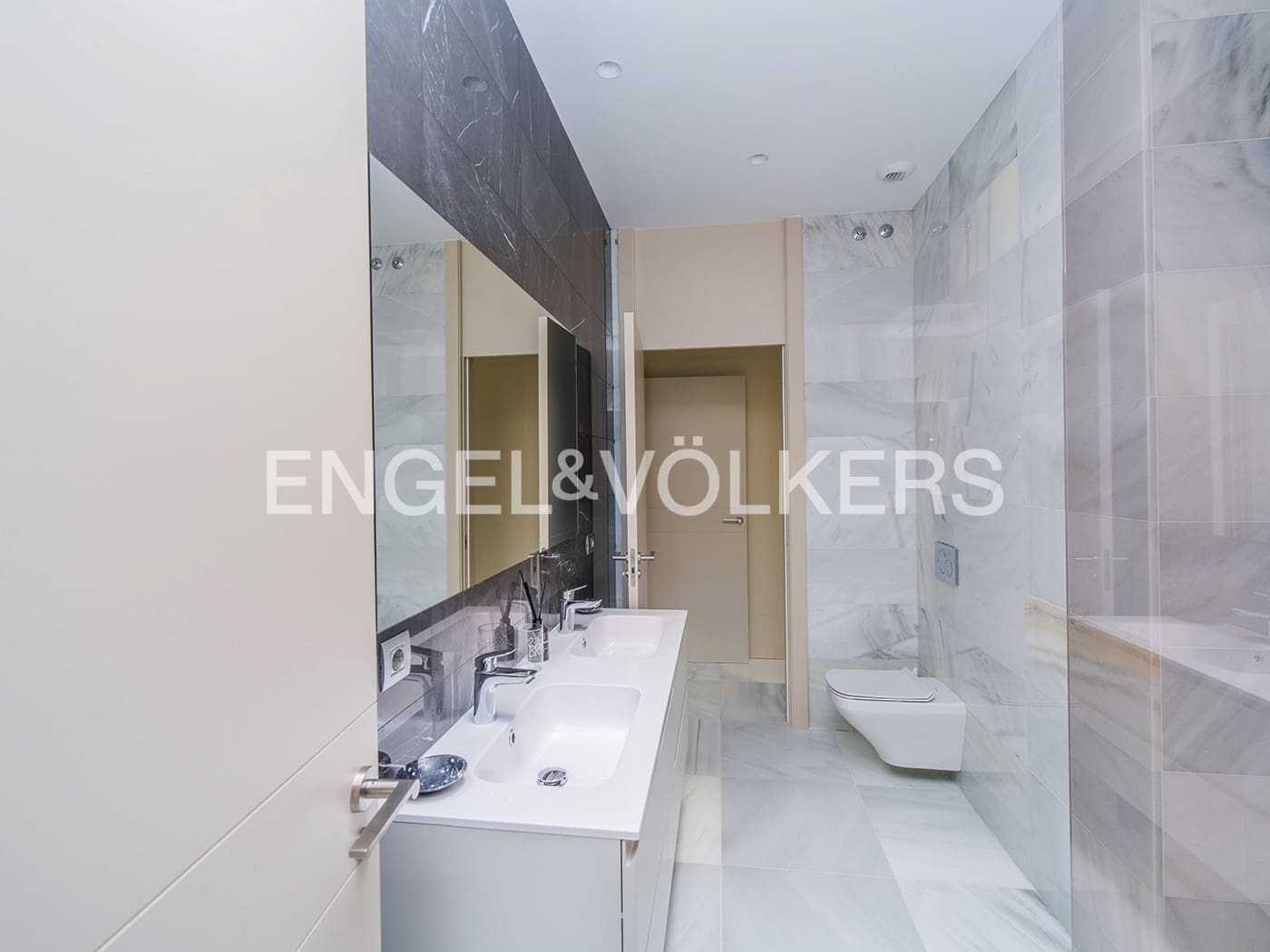 5 soverom Villa til salgs i El Campello med svømmebasseng garasje - € 4 500 000 (Ref: 9936755)