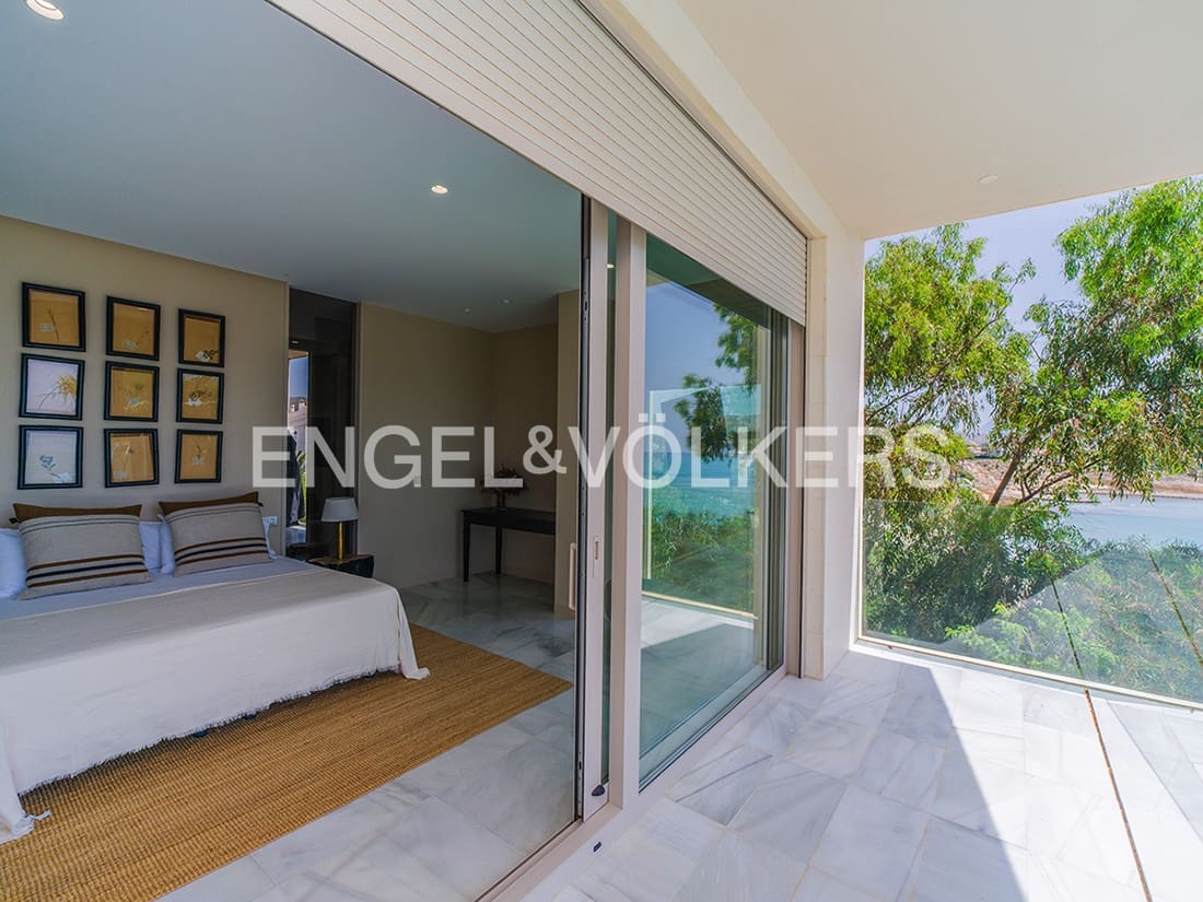 5 soverom Villa til salgs i El Campello med svømmebasseng garasje - € 4 500 000 (Ref: 9936755)