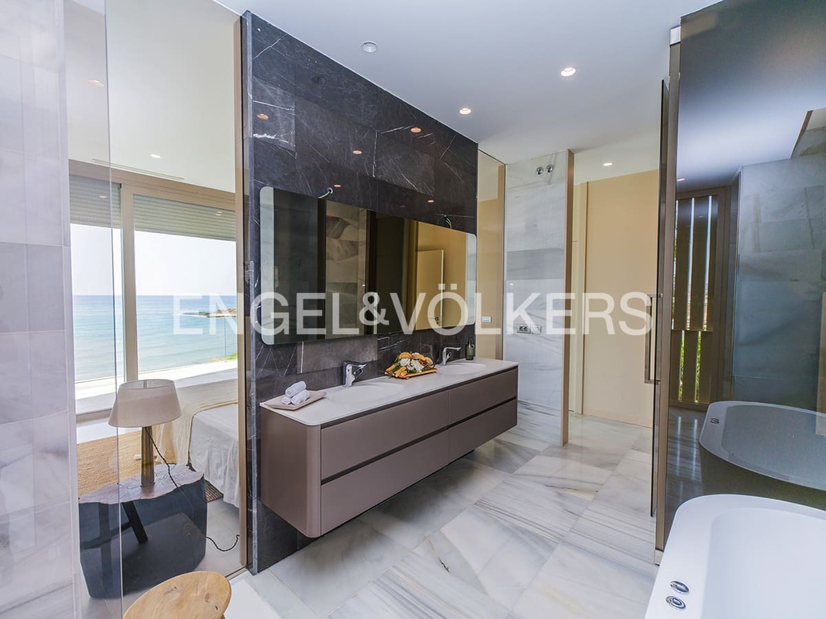 5 soverom Villa til salgs i El Campello med svømmebasseng garasje - € 4 500 000 (Ref: 9936755)