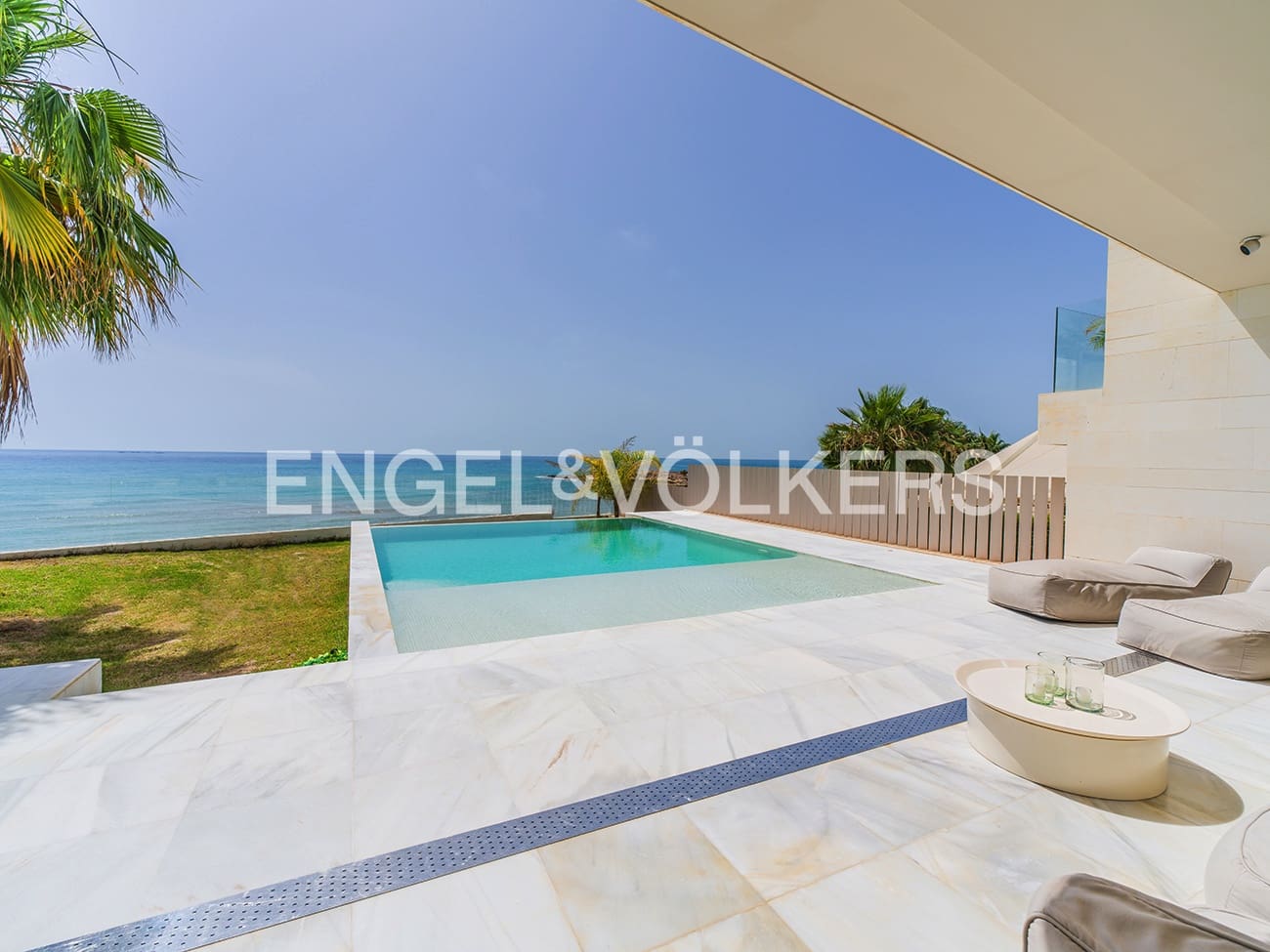5 soverom Villa til salgs i El Campello med svømmebasseng garasje - € 4 500 000 (Ref: 9936755)