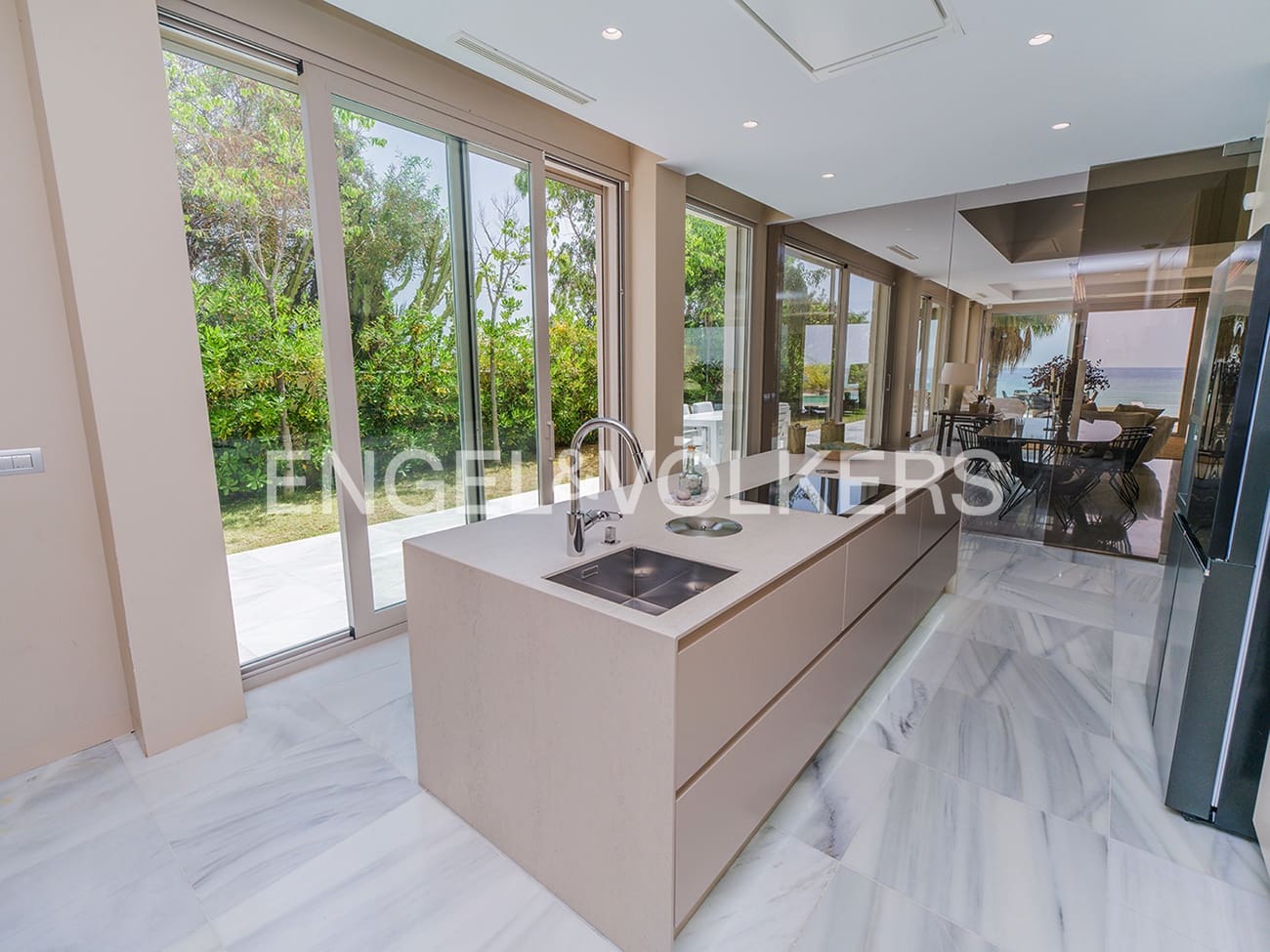 5 soverom Villa til salgs i El Campello med svømmebasseng garasje - € 4 500 000 (Ref: 9936755)