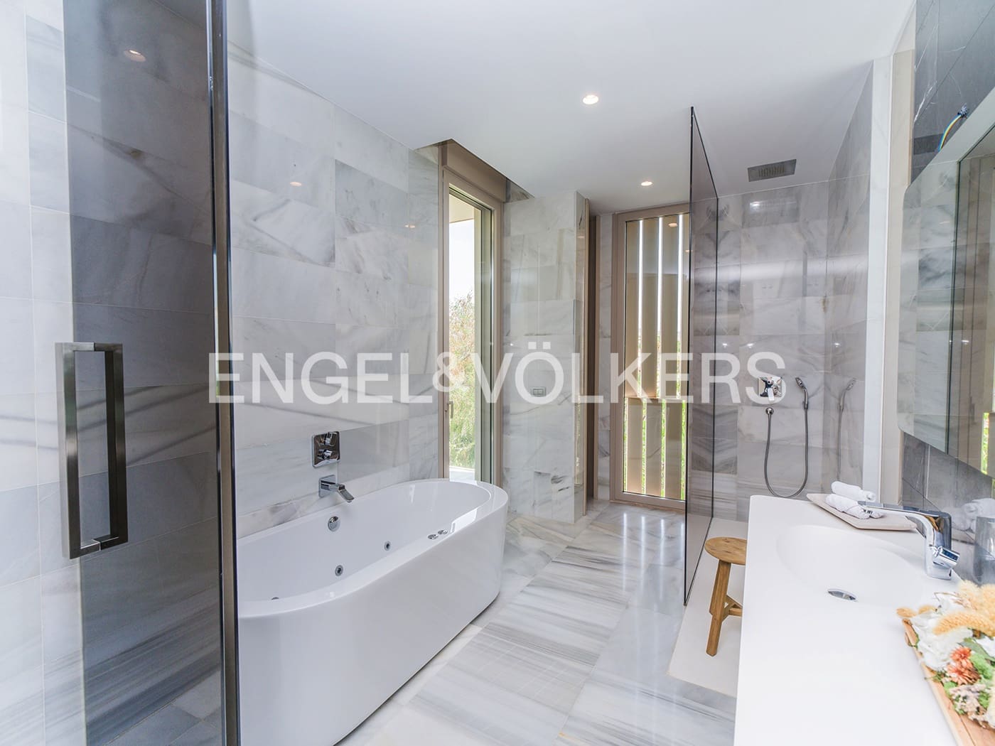 5 soverom Villa til salgs i El Campello med svømmebasseng garasje - € 4 500 000 (Ref: 9936755)