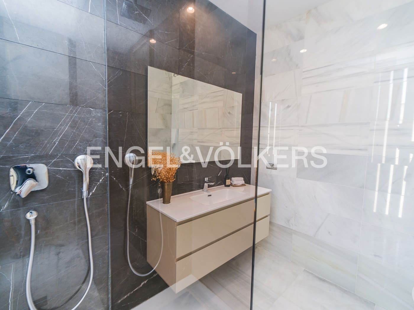 5 soverom Villa til salgs i El Campello med svømmebasseng garasje - € 4 500 000 (Ref: 9936755)