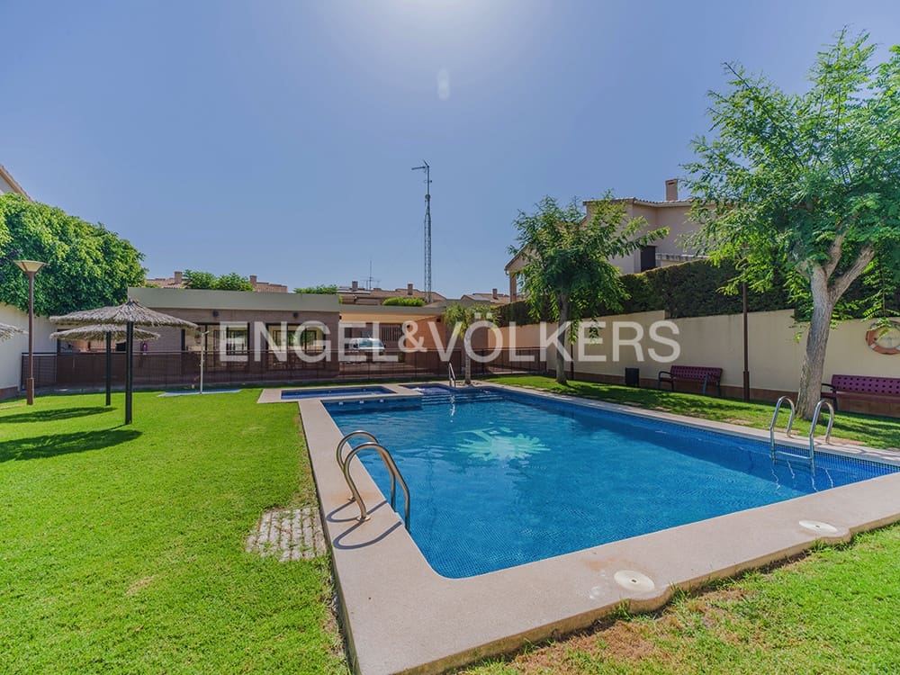 5 quarto Moradia Geminada para venda em Muchamiel / Mutxamel com piscina garagem - 620 000 € (Ref: 9938979)