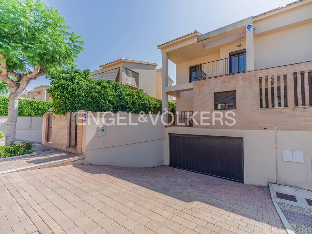 5 quarto Moradia Geminada para venda em Muchamiel / Mutxamel com piscina garagem - 620 000 € (Ref: 9938979)