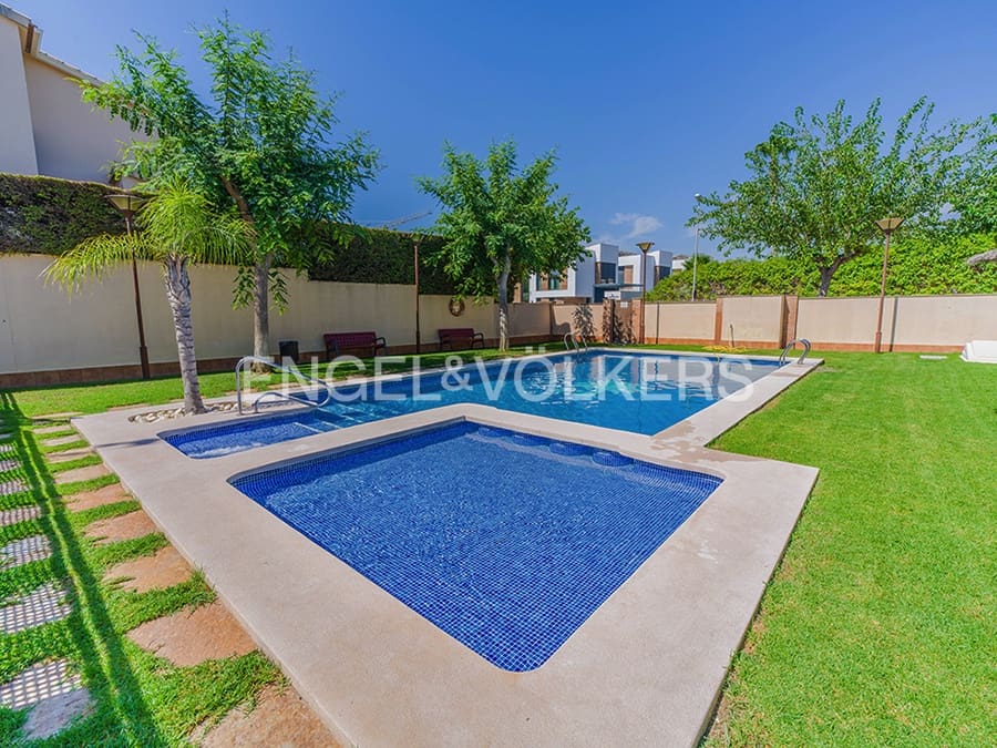 5 quarto Moradia Geminada para venda em Muchamiel / Mutxamel com piscina garagem - 620 000 € (Ref: 9938979)