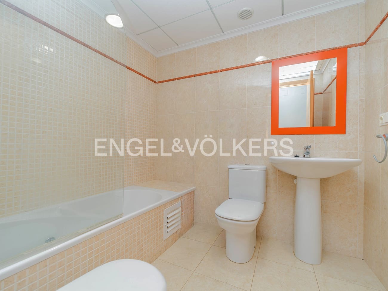 5 quarto Moradia Geminada para venda em Muchamiel / Mutxamel com piscina garagem - 620 000 € (Ref: 9938979)