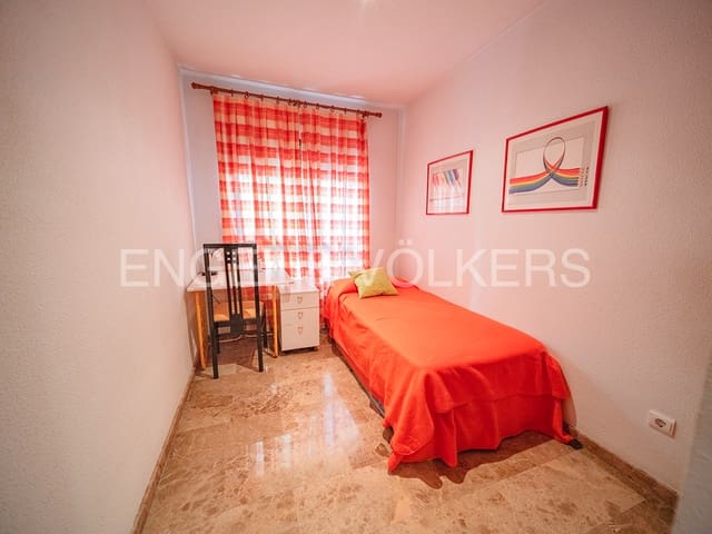 3 soveværelse Lejlighed til salg i Barrio del Centro, Alicante by - € 349.900 (Ref: 9940832)