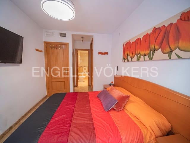 3 soveværelse Lejlighed til salg i Barrio del Centro, Alicante by - € 349.900 (Ref: 9940832)