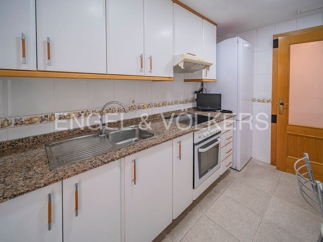 3 soveværelse Lejlighed til salg i Barrio del Centro, Alicante by - € 349.900 (Ref: 9940832)
