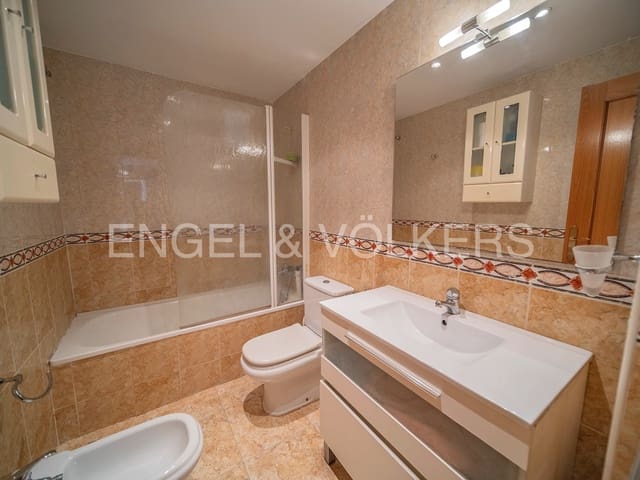 3 soveværelse Lejlighed til salg i Barrio del Centro, Alicante by - € 349.900 (Ref: 9940832)