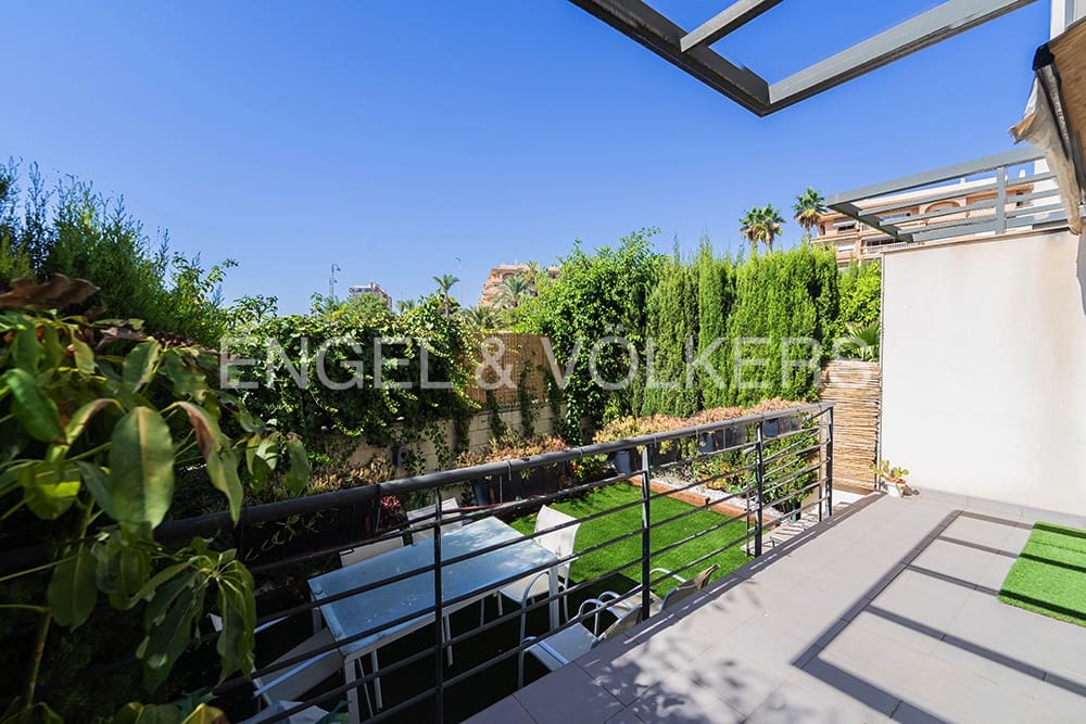 Casa de 4 habitaciones en El Campello en venta con piscina garaje - 640.000 € (Ref: 9946244)