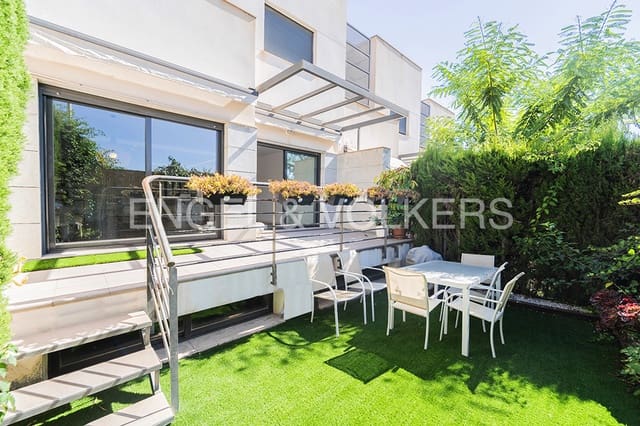 4 soverom Hus til salgs i El Campello med svømmebasseng garasje - € 640 000 (Ref: 9946244)