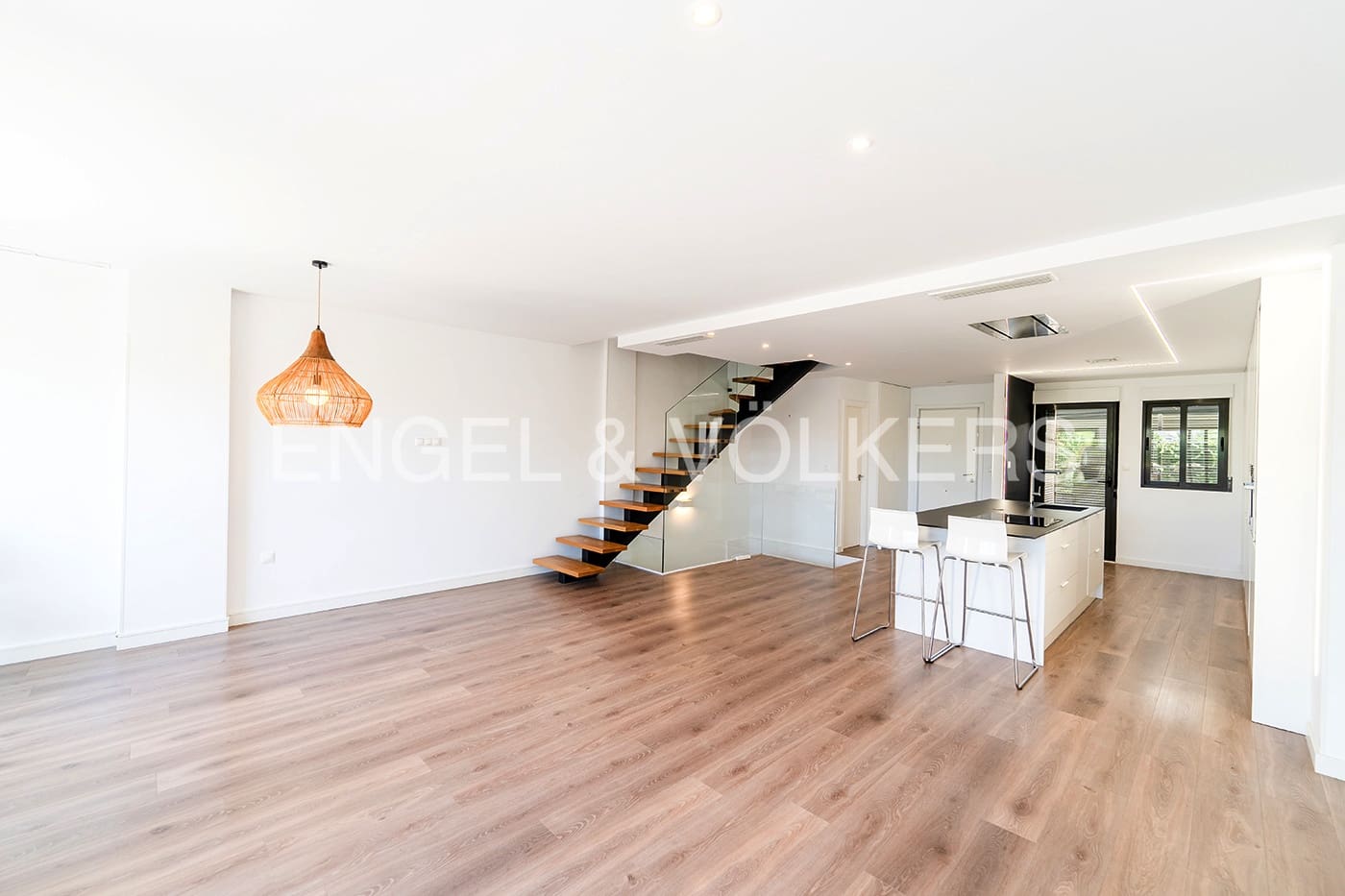 Casa de 4 habitaciones en El Campello en venta con piscina garaje - 640.000 € (Ref: 9946244)
