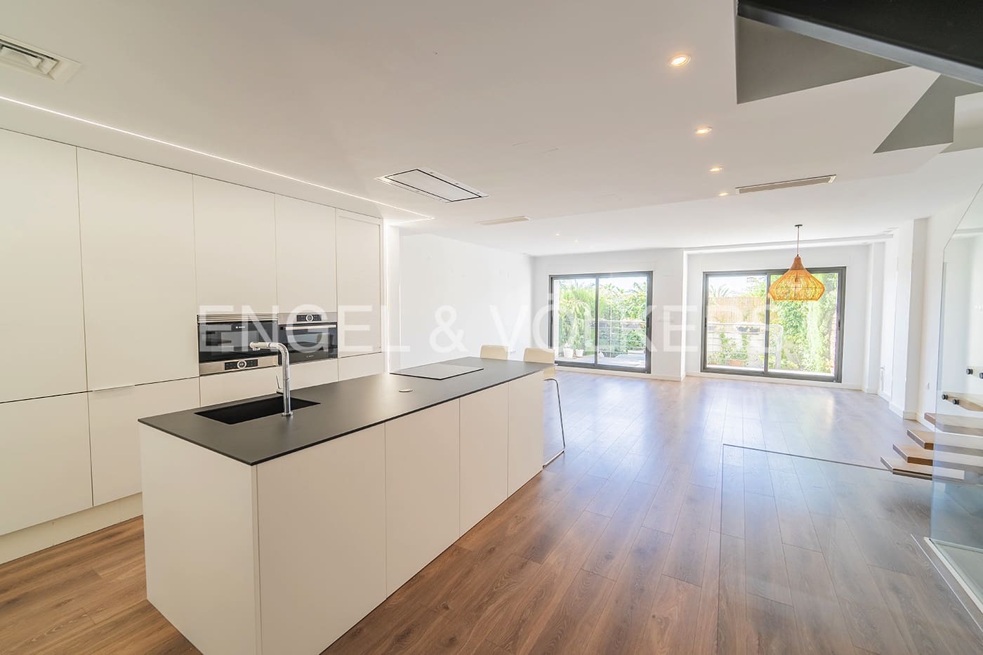 Casa de 4 habitaciones en El Campello en venta con piscina garaje - 640.000 € (Ref: 9946244)