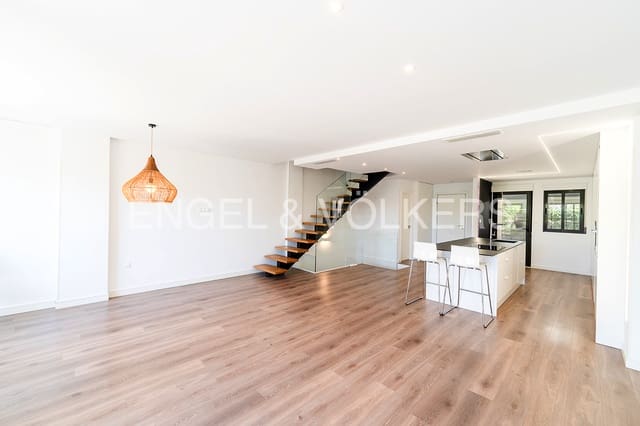 4 soverom Hus til salgs i El Campello med svømmebasseng garasje - € 640 000 (Ref: 9946244)