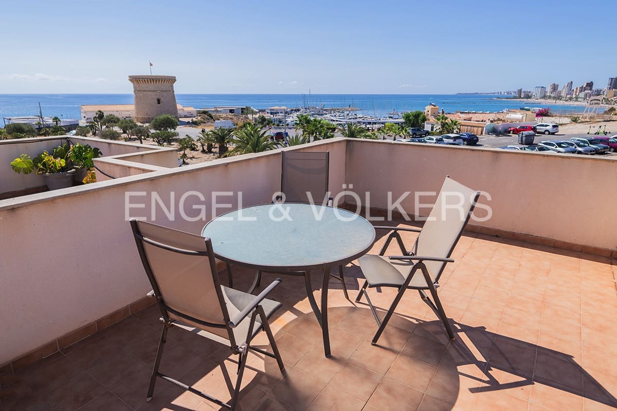 Casa de 4 habitaciones en El Campello en venta con piscina garaje - 640.000 € (Ref: 9946244)