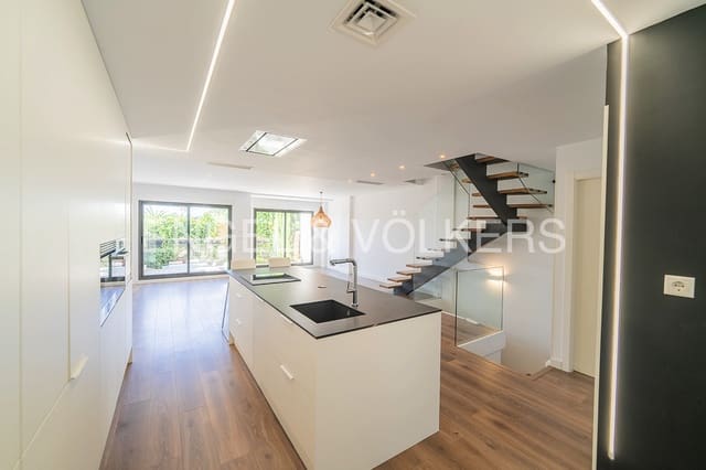 4 soverom Hus til salgs i El Campello med svømmebasseng garasje - € 640 000 (Ref: 9946244)