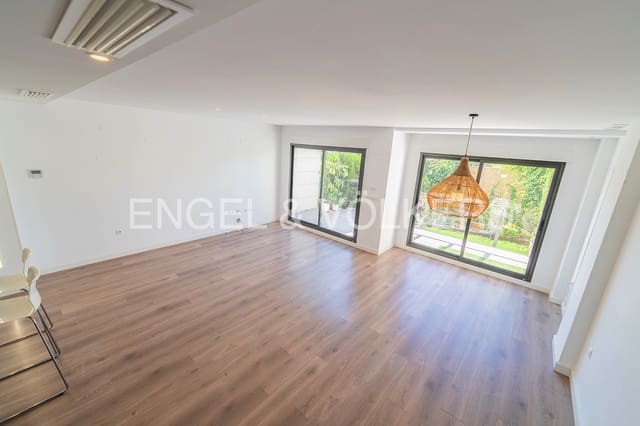 4 soverom Hus til salgs i El Campello med svømmebasseng garasje - € 640 000 (Ref: 9946244)