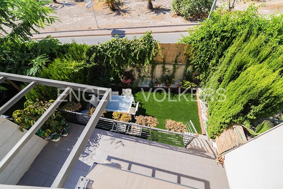 Casa de 4 habitaciones en El Campello en venta con piscina garaje - 640.000 € (Ref: 9946244)