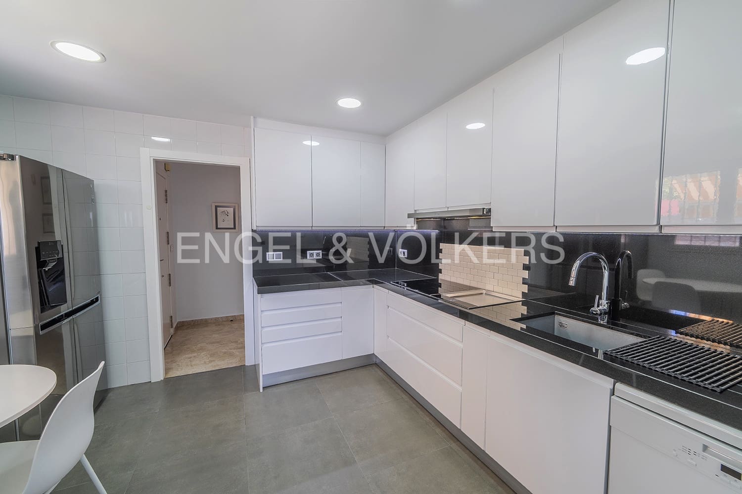 3 makuuhuone Huvila myytävänä paikassa Muchamiel / Mutxamel mukana uima-altaan 
autotalli - 670 000 € (Ref: 9950411)