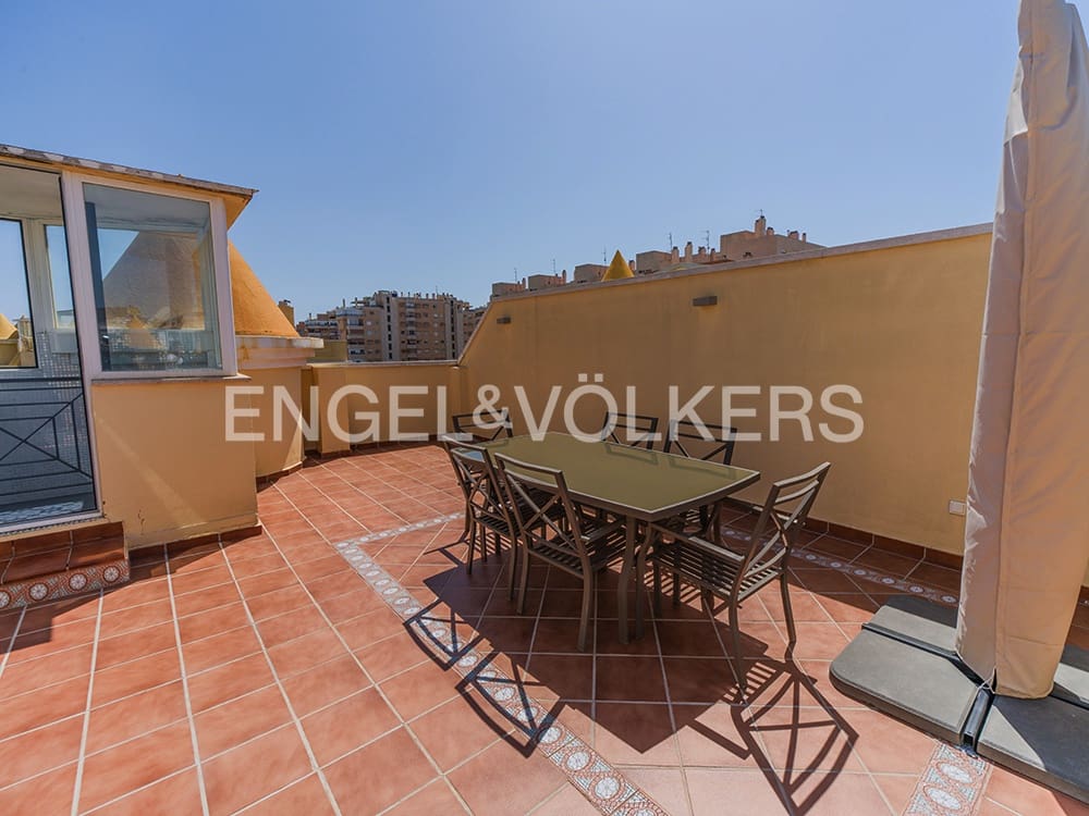 2 soveværelse Penthouse til salg i Alicante by med garage - € 385.000 (Ref: 9981325)