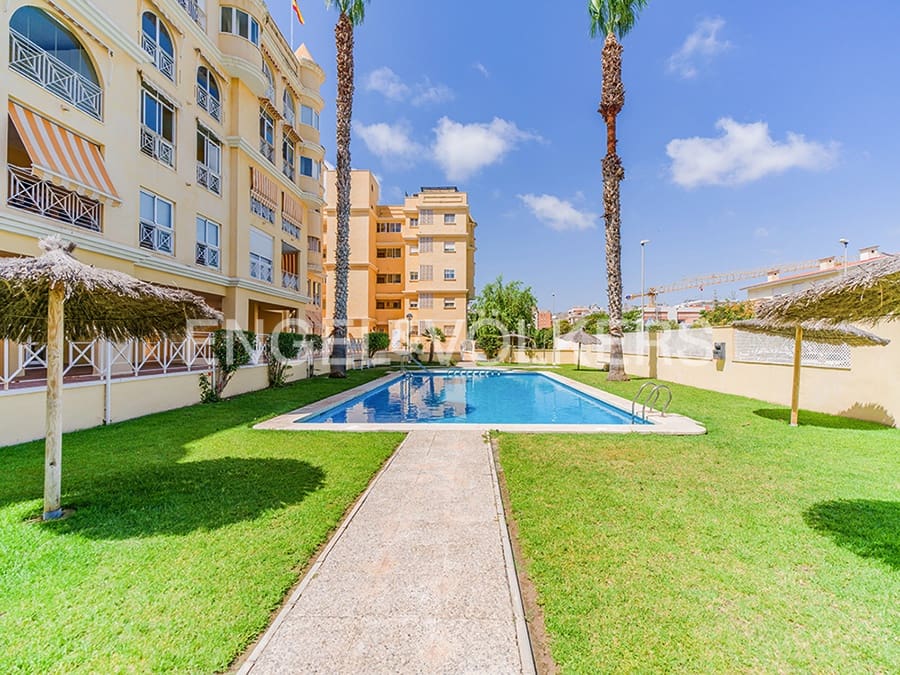 2 soveværelse Penthouse til salg i Alicante by med garage - € 385.000 (Ref: 9981325)