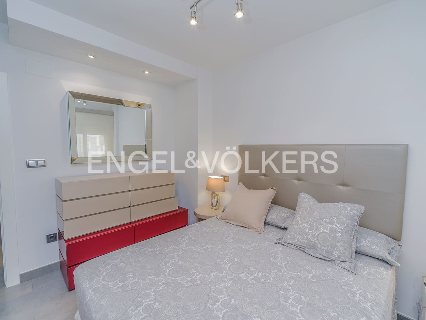 2 soveværelse Penthouse til salg i Alicante by med garage - € 385.000 (Ref: 9981325)
