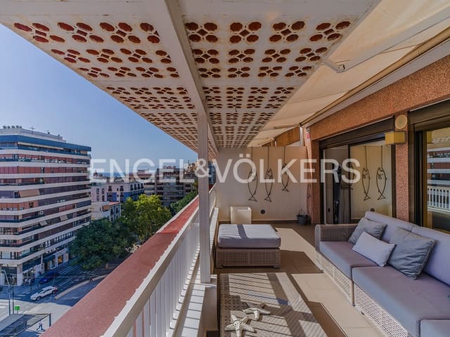 2 soverom Penthouse til salgs i Barrio del Centro, Alicante by - € 1 085 000 (Ref: 9981444)