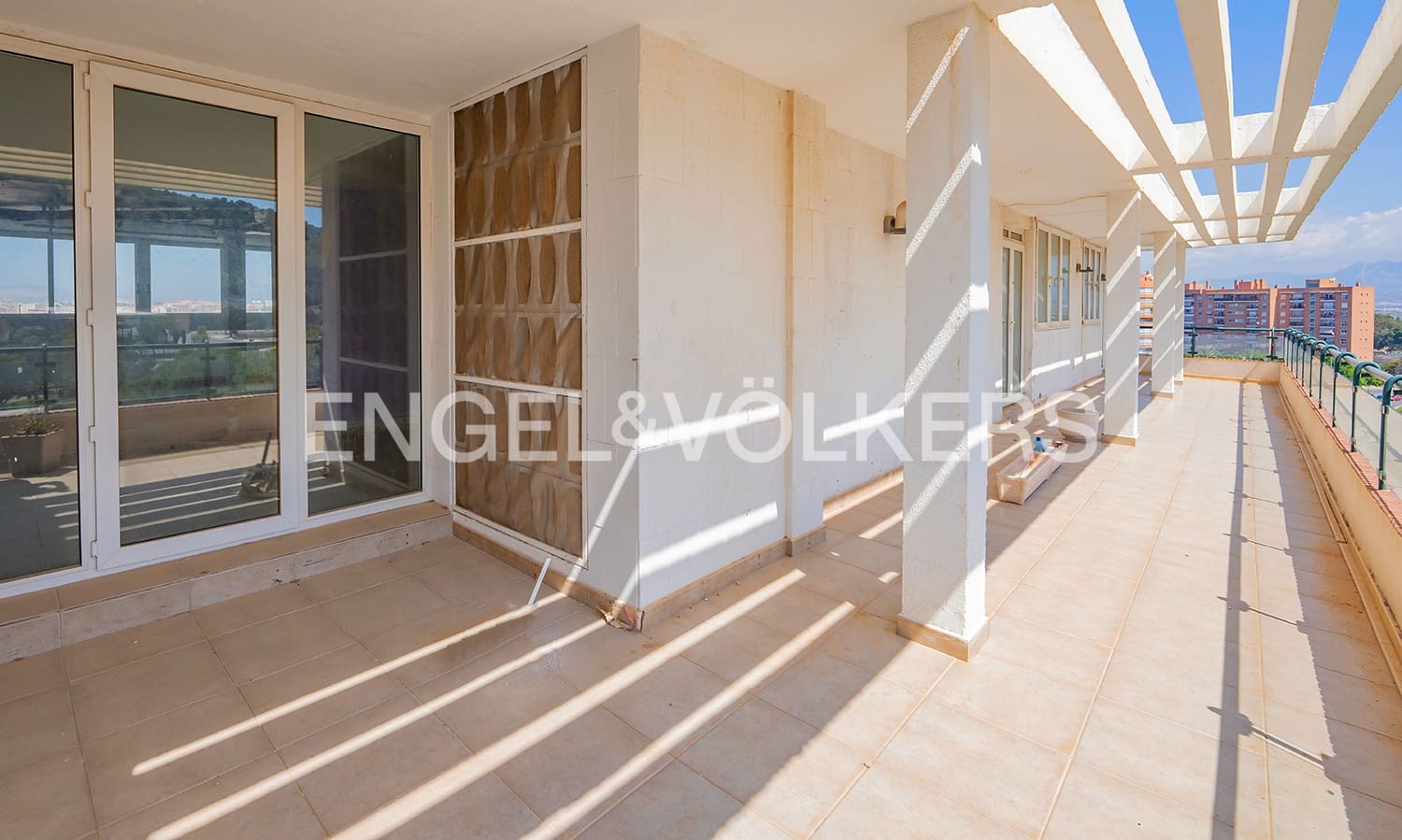 Penthouse til salgs i Alicante by - € 460 000 (Ref: 9983261)