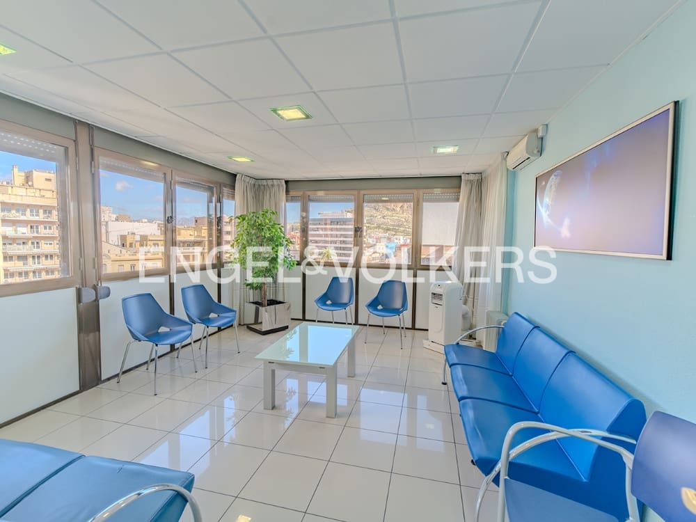 4 soveværelse Lejlighed til salg i Alicante by - € 750.000 (Ref: 9989813)