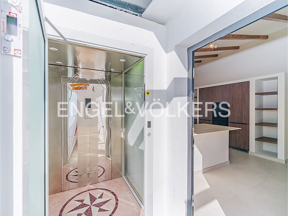 7 soverom Villa til salgs i Venta Lanuza med svømmebasseng garasje - € 1 290 000 (Ref: 9997562)