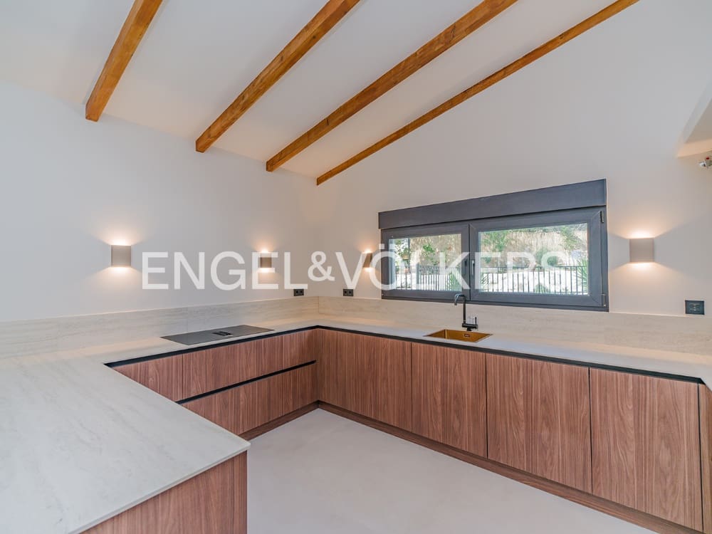 7 soverom Villa til salgs i Venta Lanuza med svømmebasseng garasje - € 1 290 000 (Ref: 9997562)