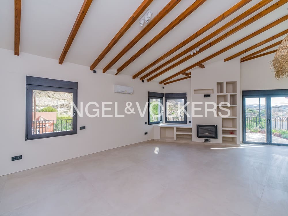 7 soverom Villa til salgs i Venta Lanuza med svømmebasseng garasje - € 1 290 000 (Ref: 9997562)