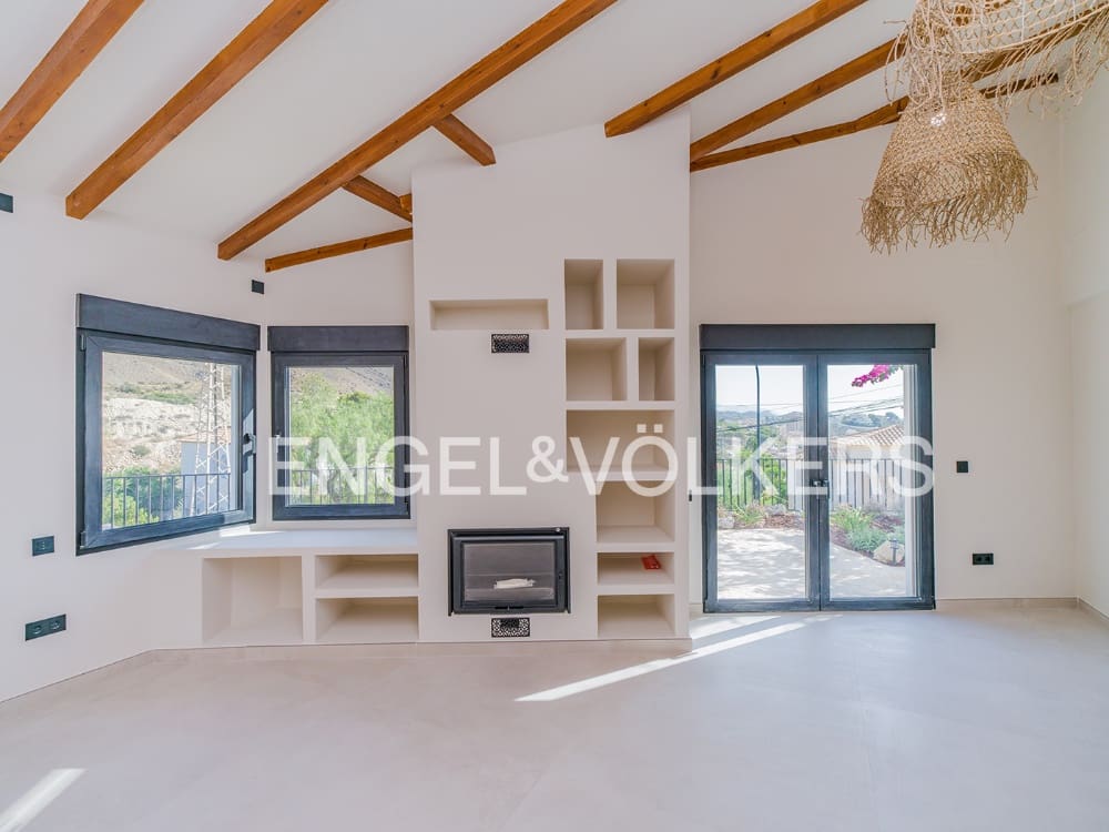 7 soverom Villa til salgs i Venta Lanuza med svømmebasseng garasje - € 1 290 000 (Ref: 9997562)