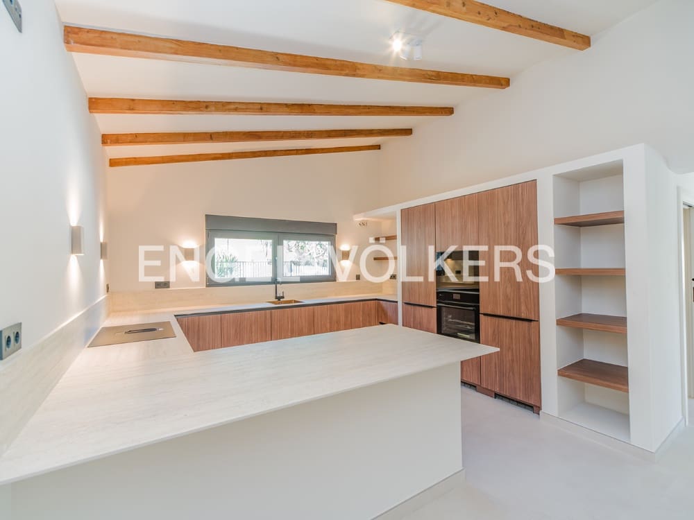 7 soverom Villa til salgs i Venta Lanuza med svømmebasseng garasje - € 1 290 000 (Ref: 9997562)