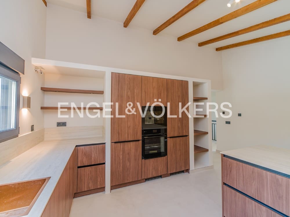 7 soverom Villa til salgs i Venta Lanuza med svømmebasseng garasje - € 1 290 000 (Ref: 9997562)