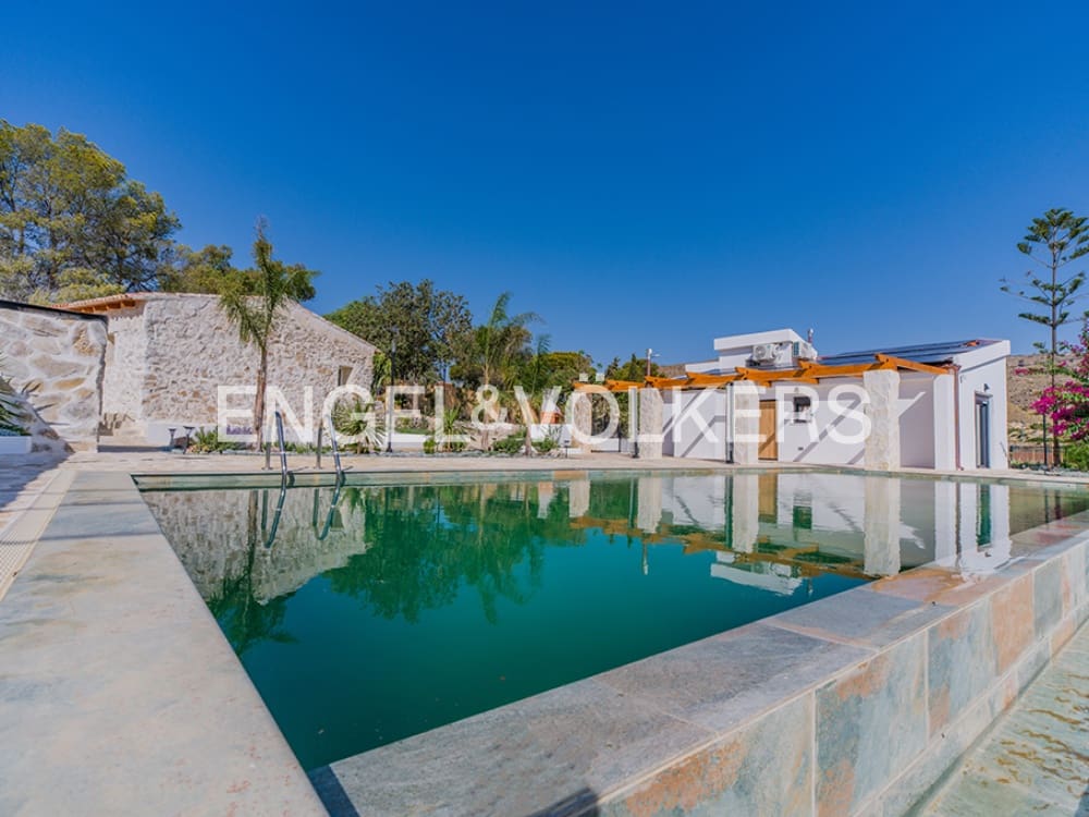 7 soverom Villa til salgs i Venta Lanuza med svømmebasseng garasje - € 1 290 000 (Ref: 9997562)