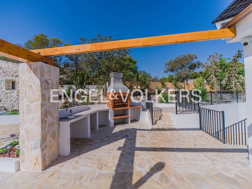 7 soverom Villa til salgs i Venta Lanuza med svømmebasseng garasje - € 1 290 000 (Ref: 9997562)