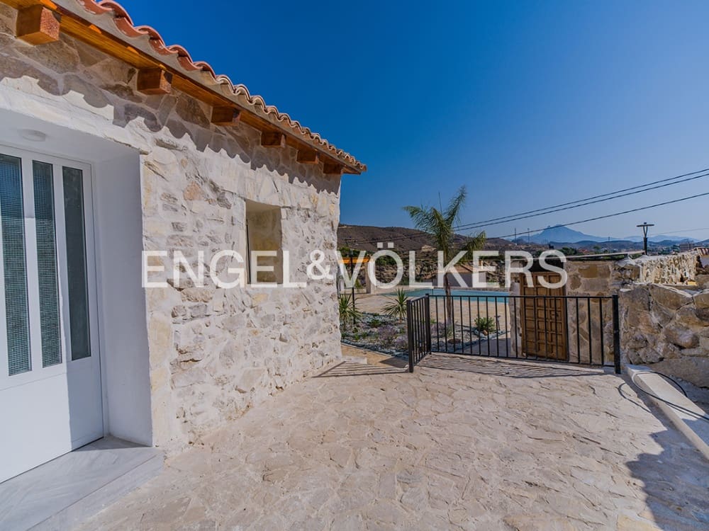 7 soverom Villa til salgs i Venta Lanuza med svømmebasseng garasje - € 1 290 000 (Ref: 9997562)