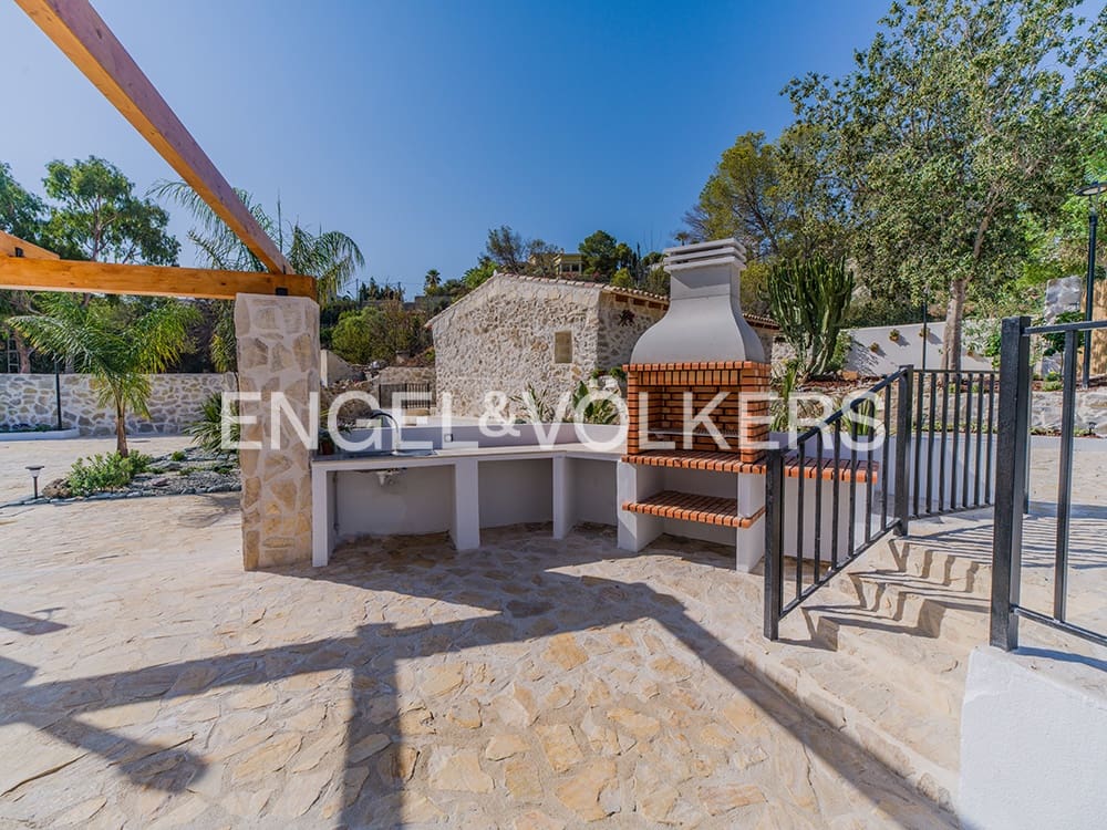 7 soverom Villa til salgs i Venta Lanuza med svømmebasseng garasje - € 1 290 000 (Ref: 9997562)