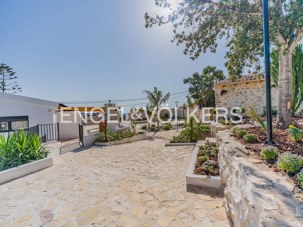 7 soverom Villa til salgs i Venta Lanuza med svømmebasseng garasje - € 1 290 000 (Ref: 9997562)