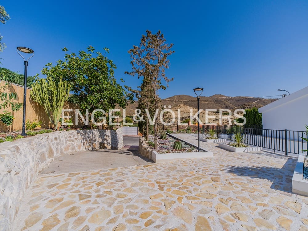 7 soverom Villa til salgs i Venta Lanuza med svømmebasseng garasje - € 1 290 000 (Ref: 9997562)