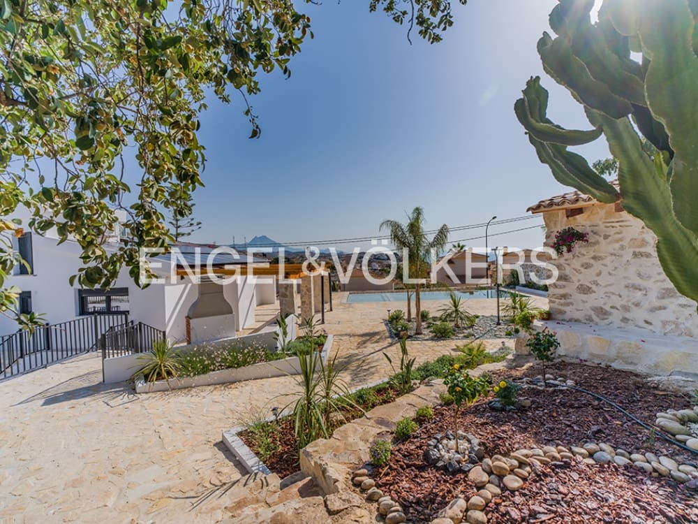 7 soverom Villa til salgs i Venta Lanuza med svømmebasseng garasje - € 1 290 000 (Ref: 9997562)