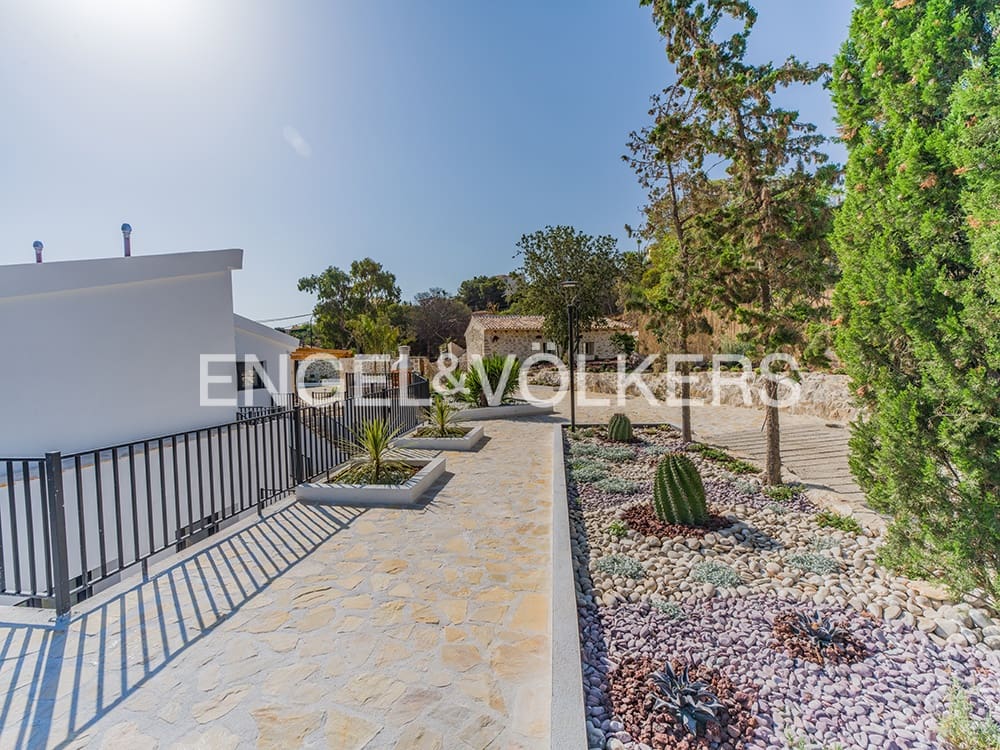 7 soverom Villa til salgs i Venta Lanuza med svømmebasseng garasje - € 1 290 000 (Ref: 9997562)