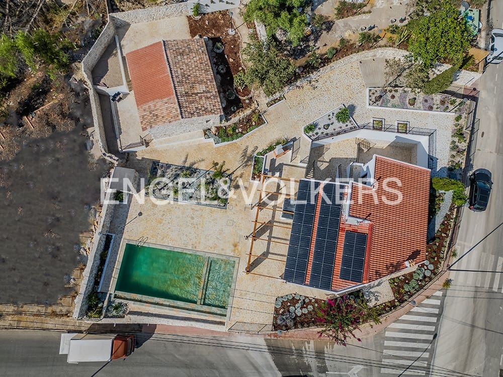 7 soverom Villa til salgs i Venta Lanuza med svømmebasseng garasje - € 1 290 000 (Ref: 9997562)