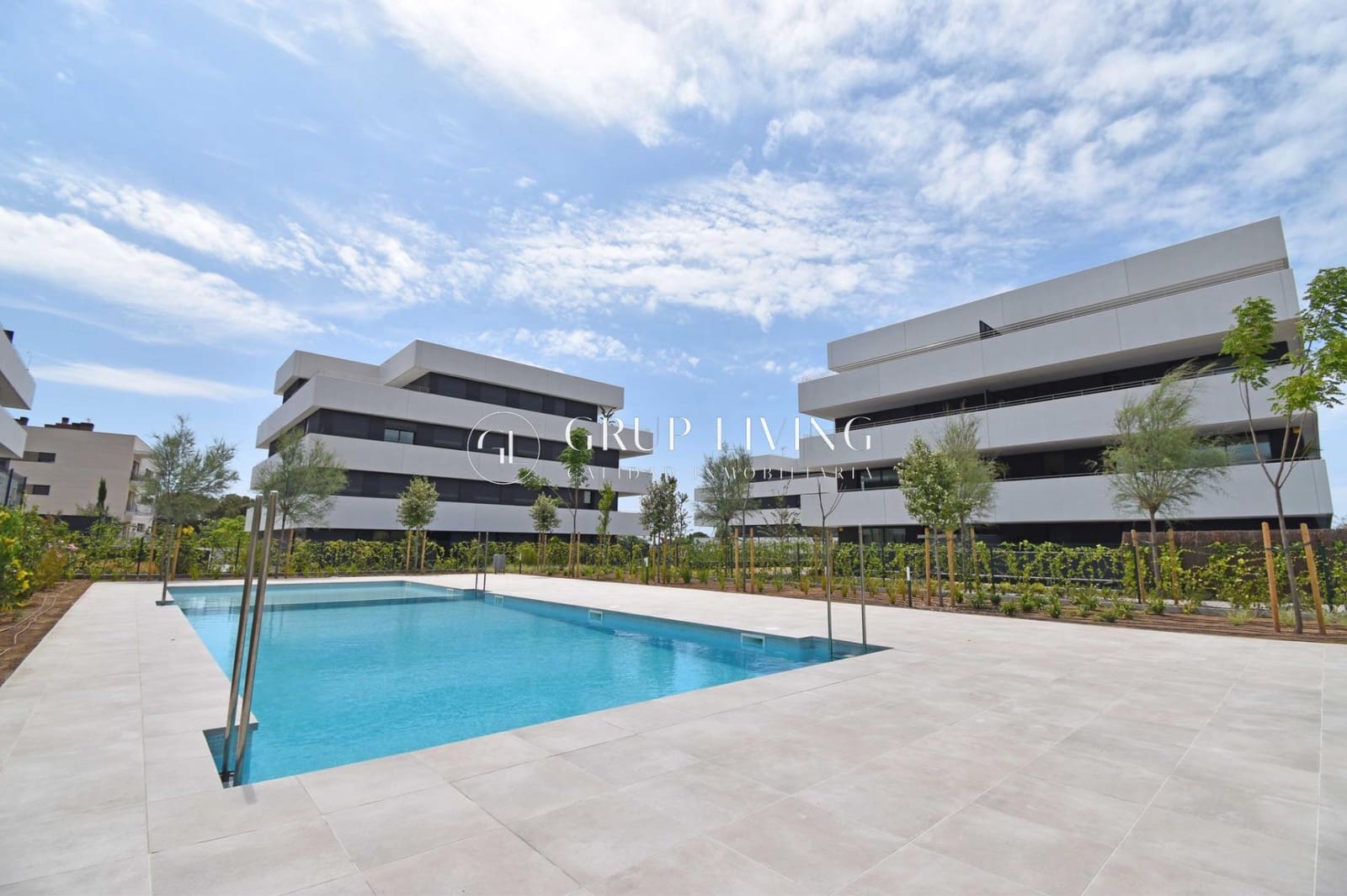 Piso de 3 habitaciones en Sitges en alquiler con piscina garaje - 2.545 € (Ref: 10003785)
