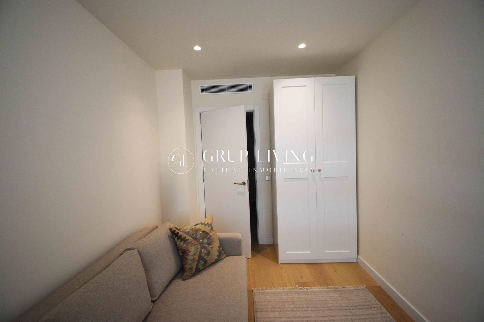 Piso de 3 habitaciones en Sitges en alquiler con piscina garaje - 2.545 € (Ref: 10003785)
