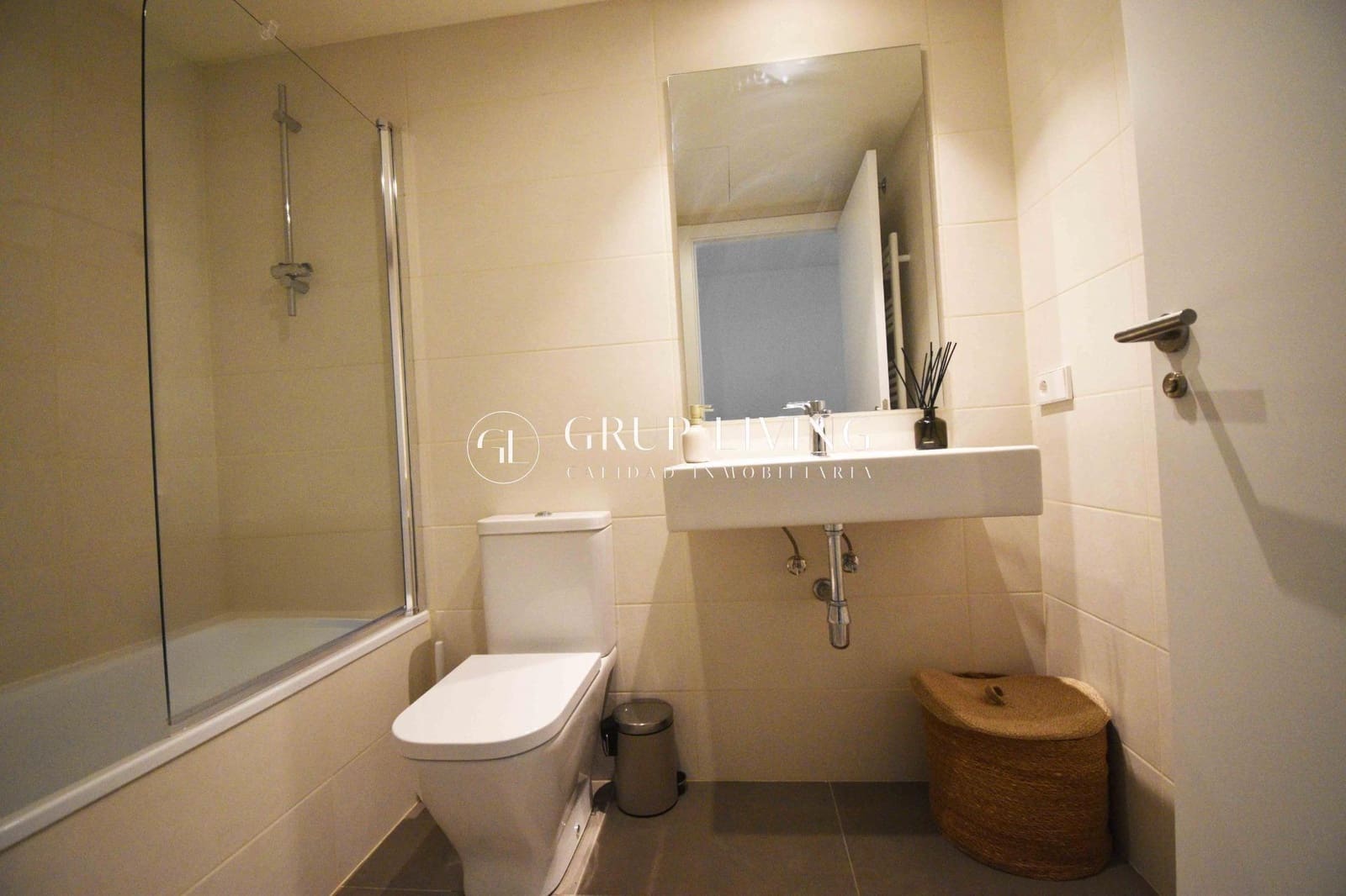 Piso de 3 habitaciones en Sitges en alquiler con piscina garaje - 2.545 € (Ref: 10003785)